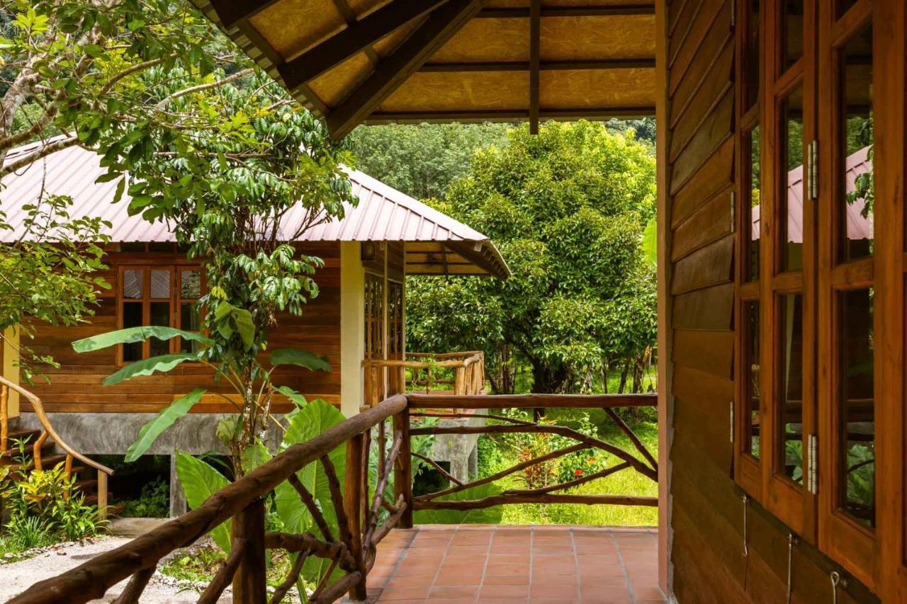 Monkey Mansion - Jungalows & Tours Khao Sok National Park エクステリア 写真